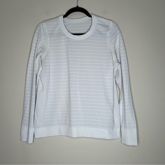 lululemon athletica Tops - Lululemon Swiftly‎ Breathe Long Sleeve Squad White Size 6